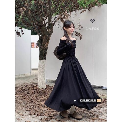 French one-shouldered white knitted long-sleeved dress for women in autumn, high-end waist, off-shoulder base dress