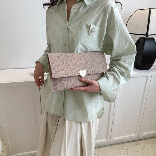 Hand-grabbed envelope bag for women with crocodile pattern and stylish horizontal style large-capacity wallet  new felt liner bag
