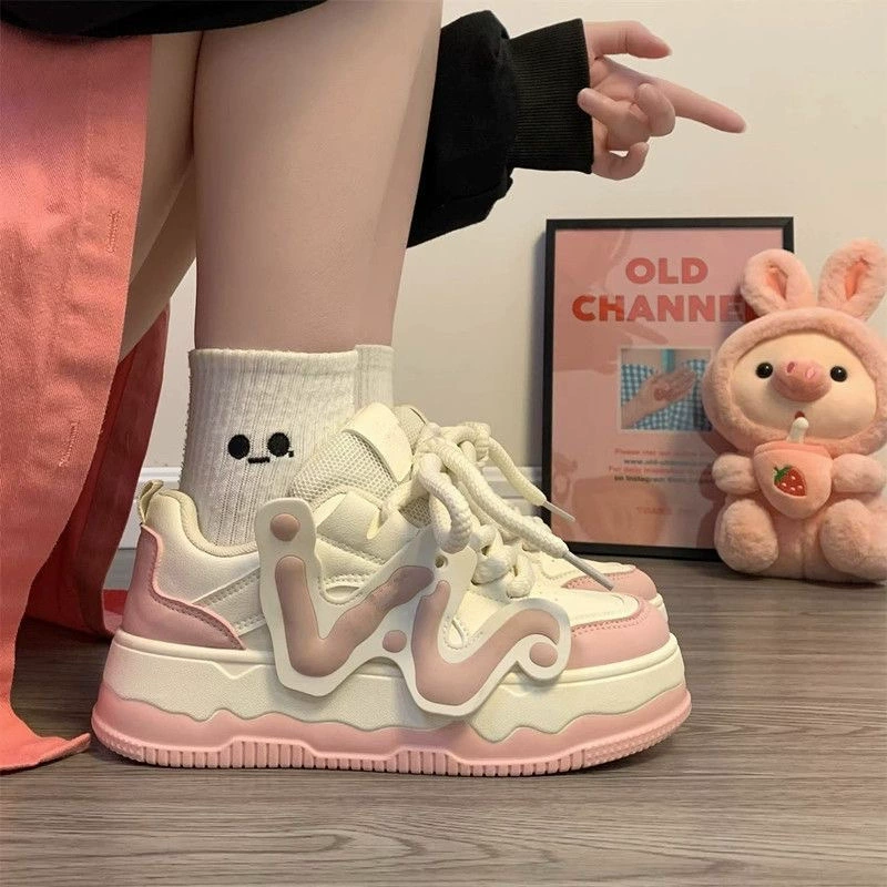 Популярные женские туфли Белые туфли женские весна-осень 2024 г. Новые универсальные хлебные туфли на толстой подошве, женская повседневная спортивная обувь для досок