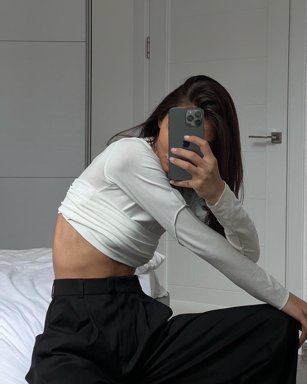 Half high neck base shirt with spring trend slanted edge splicing design, elastic slim fit long sleeved T-shirt_voghion.com