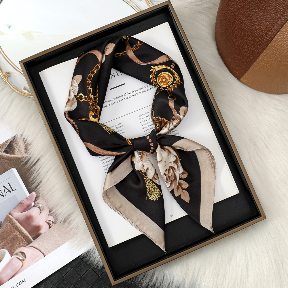 Sencillo y generoso 70 bufanda de seda de imitación, estilo floral de cadena, decoración de cuello de todo fósforo, bufanda de seda pequeña, chal de protección solar para mujer