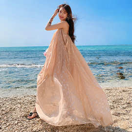 蓬蓬的水蜜桃海边拍照超仙连衣裙宽松显瘦吊带裙度假风大摆沙滩裙