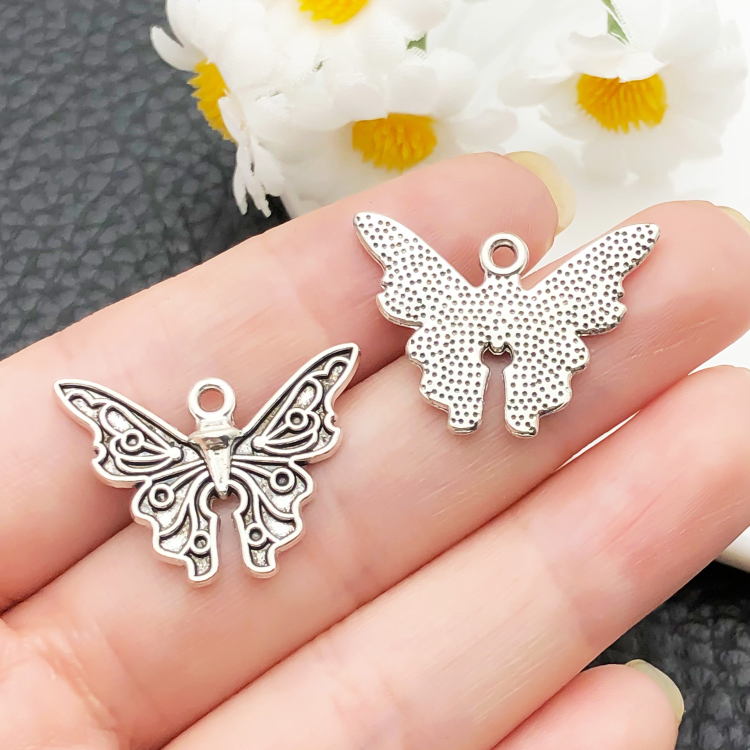 22323-M-古银锌合金昆虫蝴蝶24x18mm-1.6g