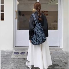 小野性韩版豹纹字母单肩手提帆布包大容量水桶包女外出通勤供应链