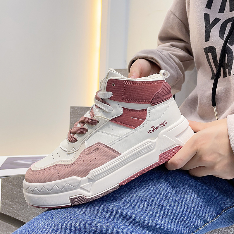 Zapatos altos de diseño de nicho para mujeres 2022 Nuevos zapatos blancos versátiles de INS para estudiantes Zapatillas casuales de aspecto alto