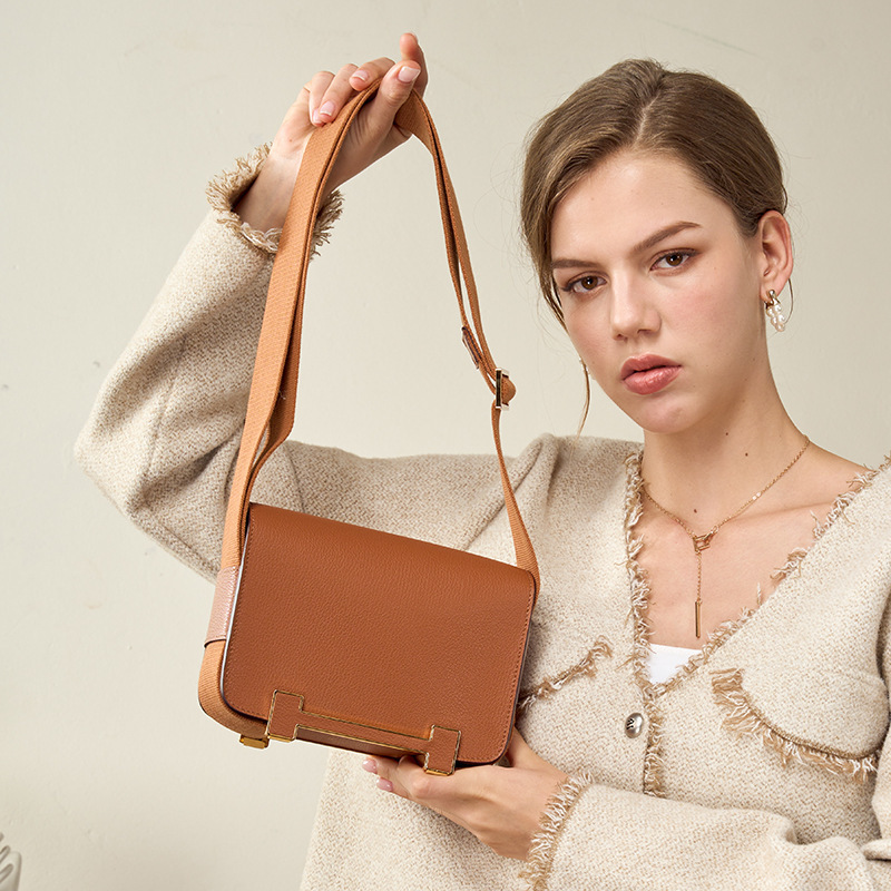 Geta Clogs Bag Wide Shoulder Strap Crossbody Bag Women's Accessible Luxury High-End Genuine Leather New Tofu Bag Single Shoulder Small Square Bag Geta Clogs Bag Wide Shoulder Strap Crossbody Bag Women's Accessible Luxury High-End Genuine Leather New Tofu Bag Single Shoulder Small Square Bag