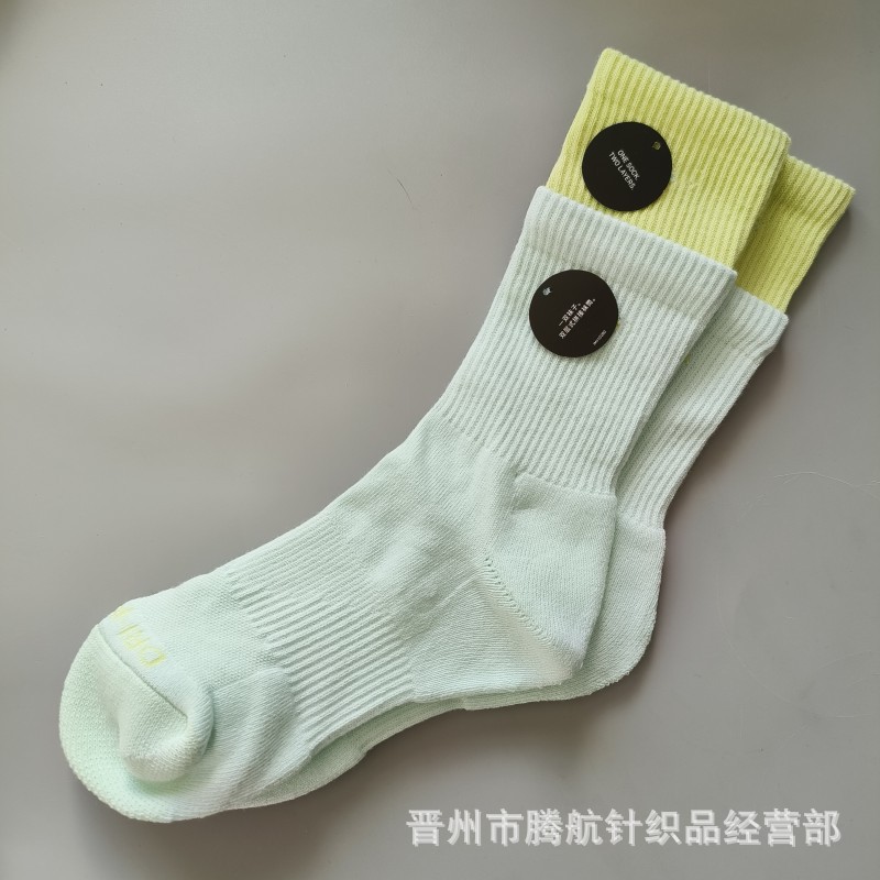 蘇万ナイキの靴下のカラーの二重は男女の中で長い筒のタオルの底のスポーツの靴下をつなぎ合わせてバスケットボールの靴下を走ります。