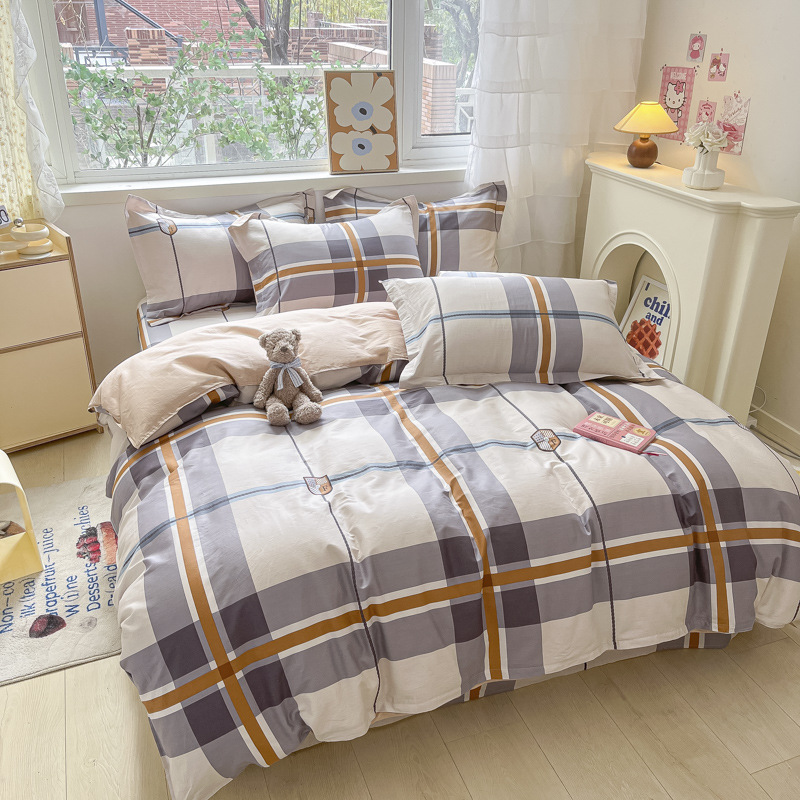 Pequeñas flores de algodón de cuatro piezas de una sola cama impresa cubierta de edredón dormitorio de estudiantes cama de algodón de tres piezas de una sola cama cubierta de edredón