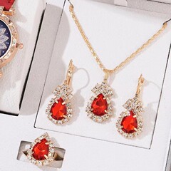 欧米はダイヤモンドの愛のペンダントのネックレスのイヤリングを入れて結婚します。