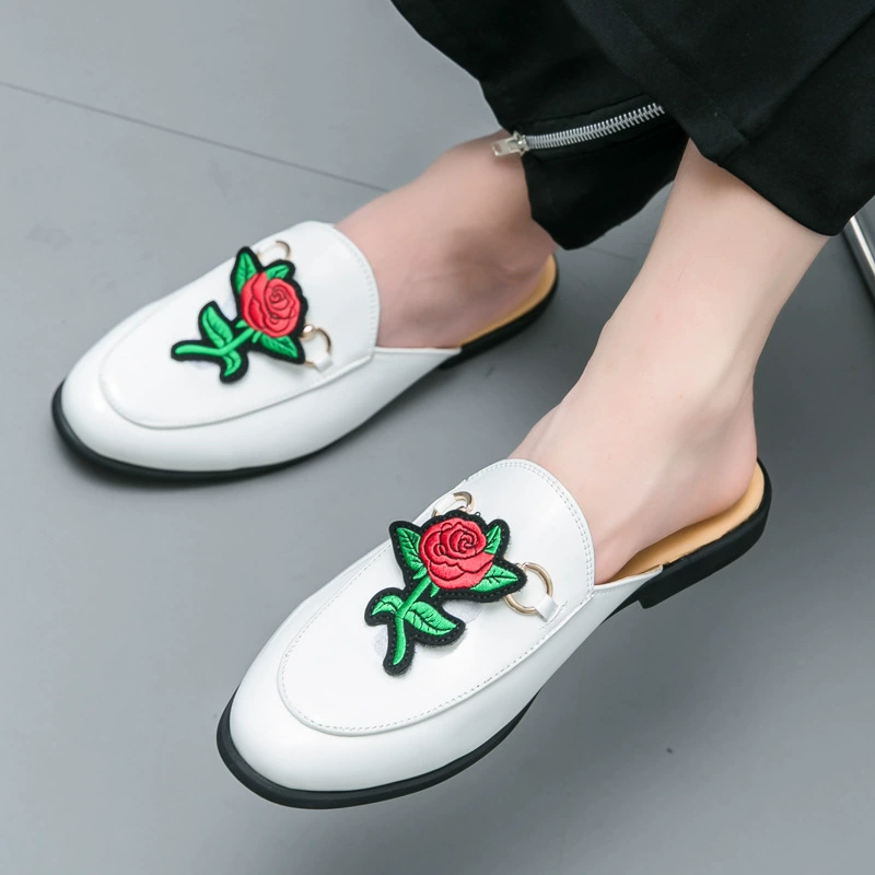 Summer slippers for leisure, with embroidery