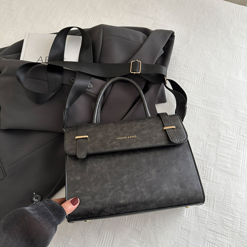 Bolso retro con textura de viajero 2024 invierno nuevo estilo salvaje temperamento ins bandolera de nicho bolso cuadrado pequeño mujer