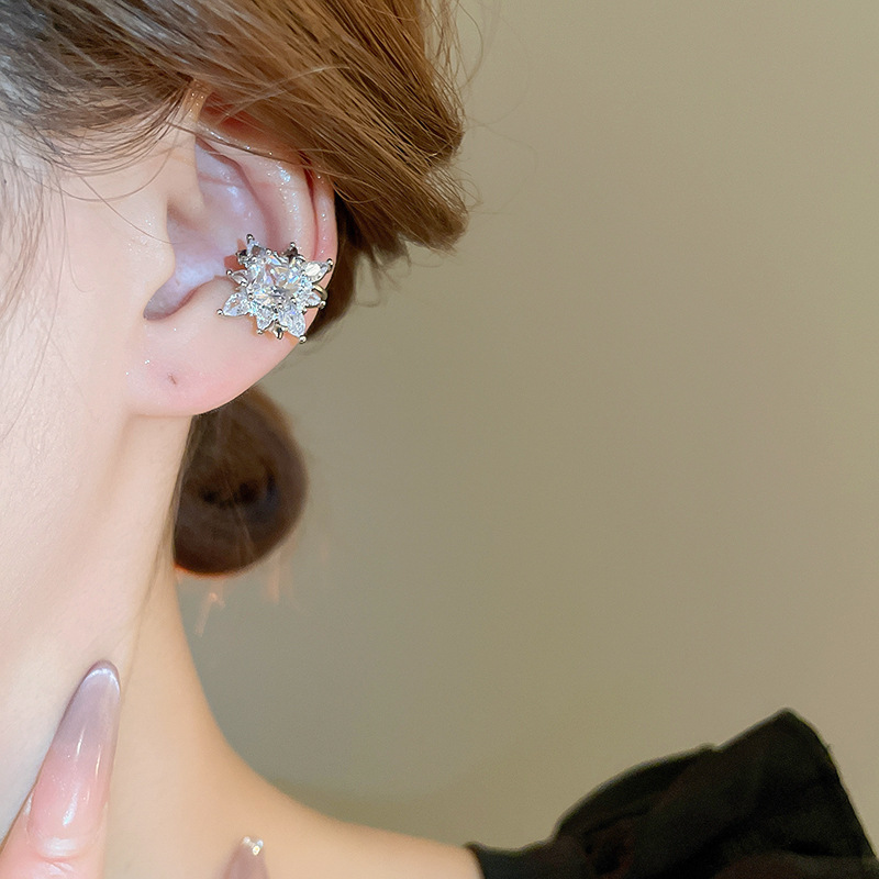 甜酷风交叉星星锆石耳夹小众轻奢高级感无耳洞耳骨夹时尚通勤耳环详情13