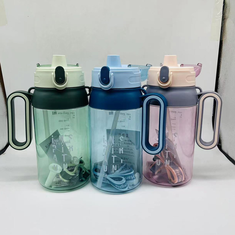 Celebridad de internet de verano SH-2017 taza de plástico 1600ml taza de agua de plástico taza de paja hombres y mujeres correa de gran capacidad al por mayor