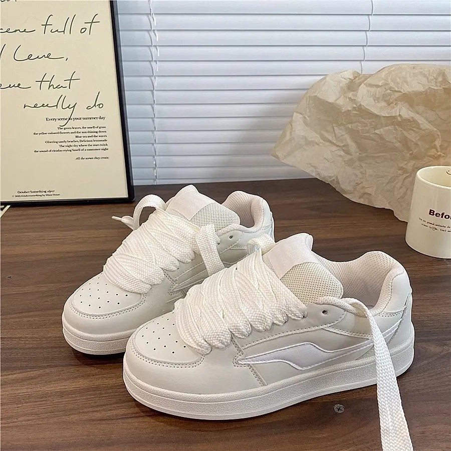 Diseño coreano de nicho de zapatos de pan de suela gruesa para mujeres INS2025 nuevos zapatos de skate casuales de cuero suave