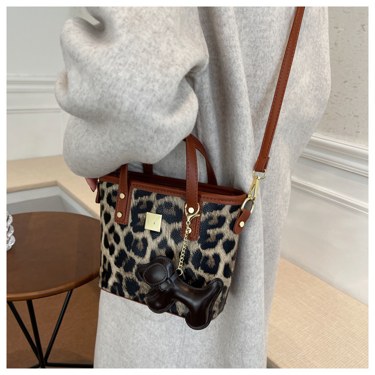 Autumn And Winter New Trendy Temperament Leopard Print Single Shoulder Handbag Messenger Bag display picture 9