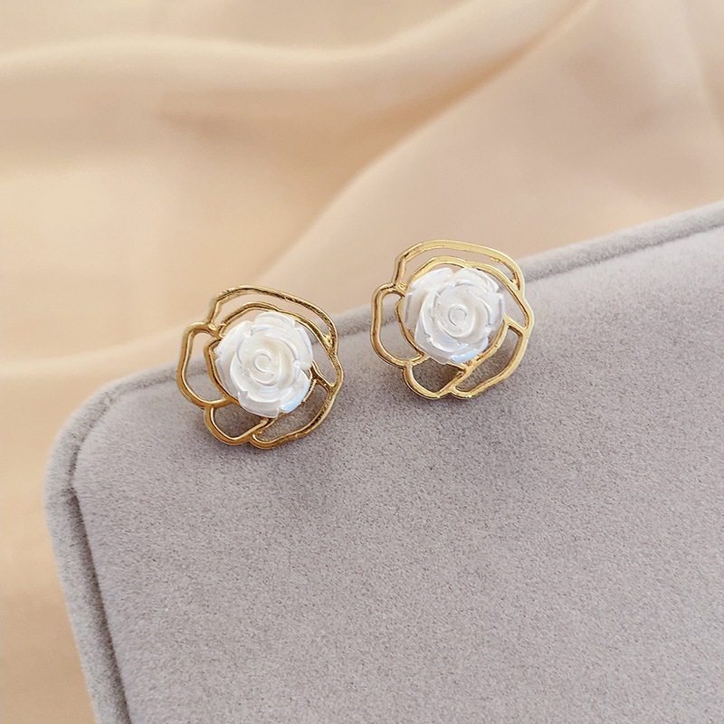 Pendientes de perlas, pendientes de estilo caliente, lujo ligero, pendientes simples de celebridades de Internet, accesorios de Yiwu, venta al por mayor