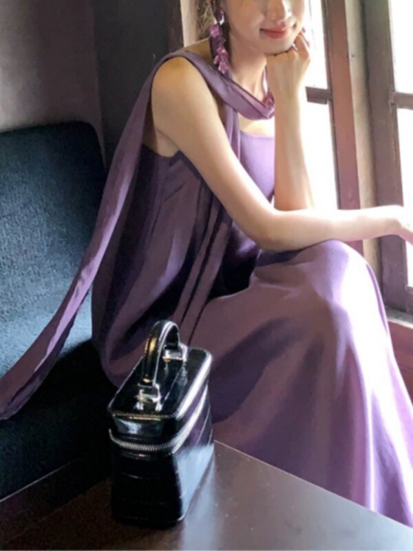 クールでエレガントな美しい紫色のロングサスペンダードレスは、美白と気分を高めます|undefined