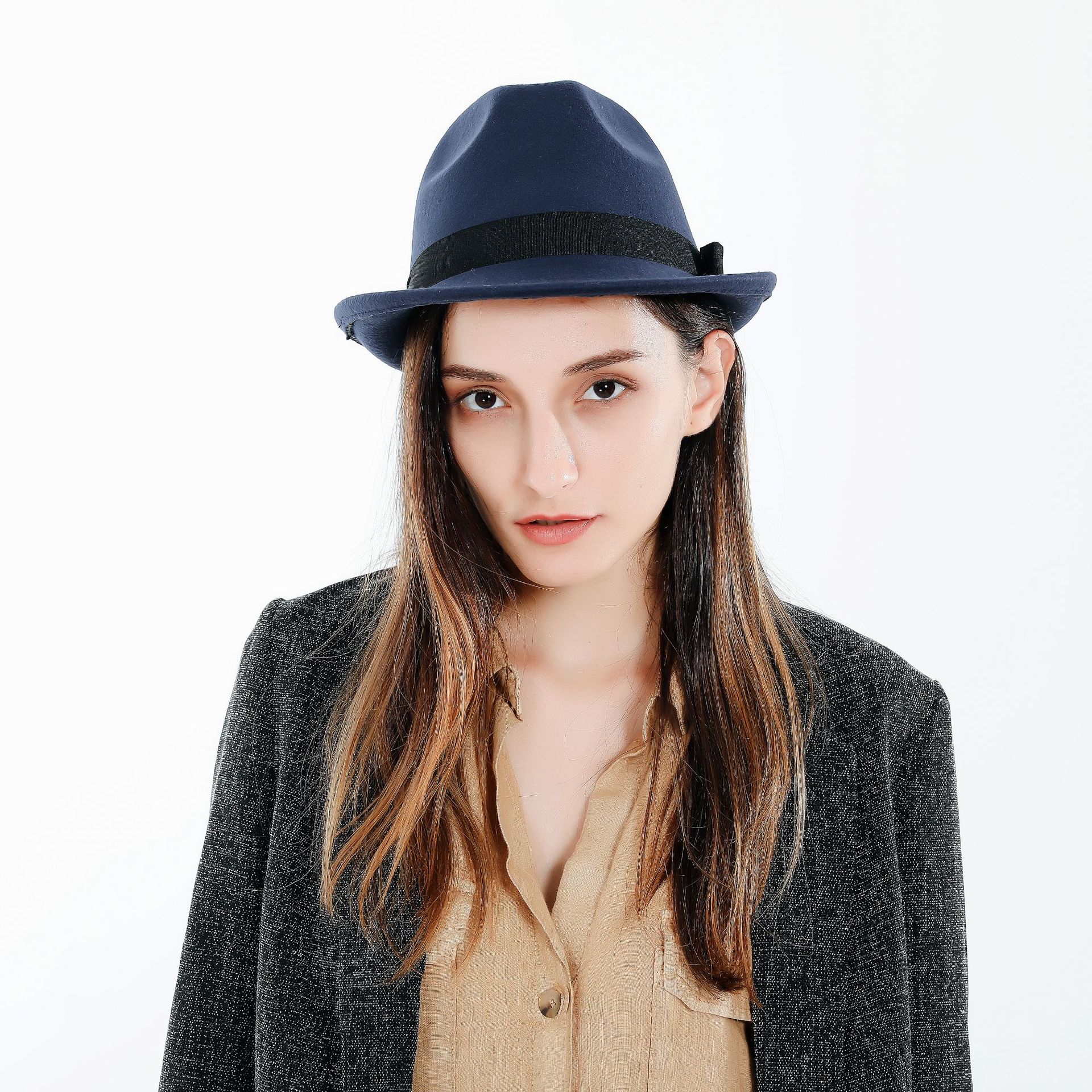 2021 primavera y otoño invierno hombres y mujeres retro fieltro color sólido sol sombrero moda rendimiento bombín sombrero