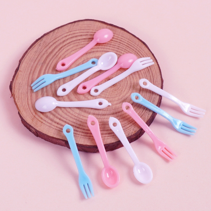 模擬ミニ小さな穴付きスプーンとフォーク DIY ミニキッチンキッチン用品装飾品ミニチュア食品おもちゃキッチンおもちゃ|undefined