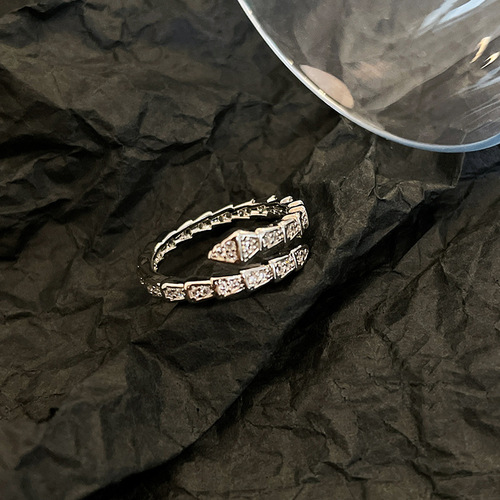 High-end sparkling diamond snake-shaped ring women's niche design open index finger ring cold style fashion personalized ring trend