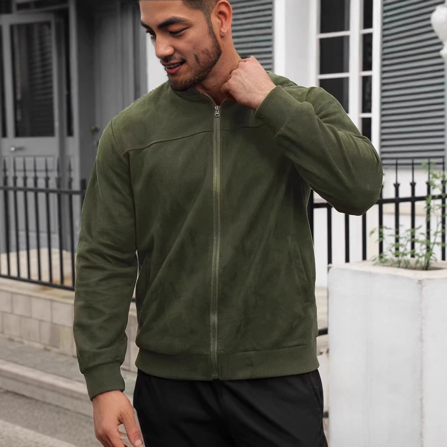 Leichte Herrenjacke in Wildlederoptik – Stilvoller, lässiger Reißverschlussmantel für urbanen Look | Schmale Passform, Stehkragen, verschiedene Farben_voghion.com