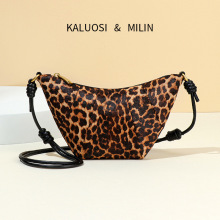 2025¿߼аŮʽСOӋţǰyRëƤӰ