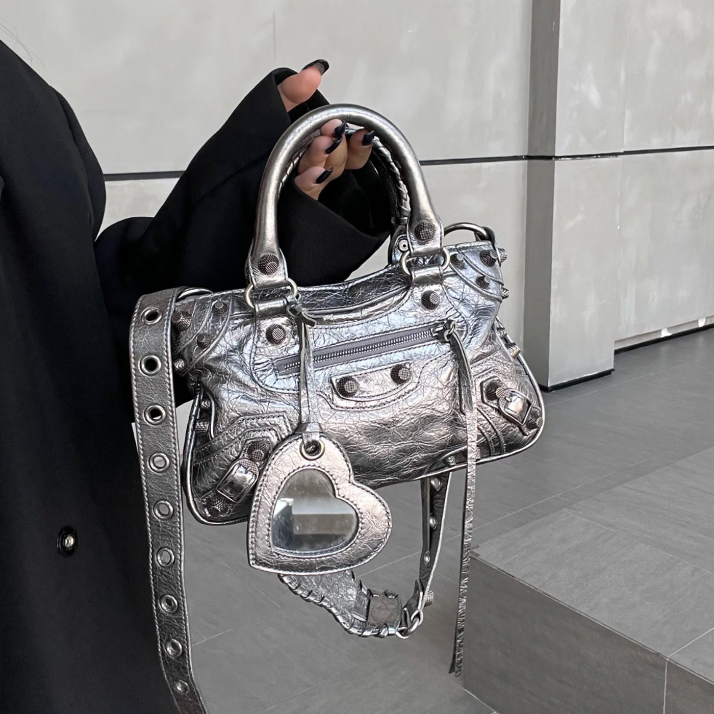 2025 New Handheld Tote Biker Bag Underarm Bag Studded Tassel Cracked Grain Pleated Cowhide Shoulder Crossbody Bag For Women - Thumbnail 7