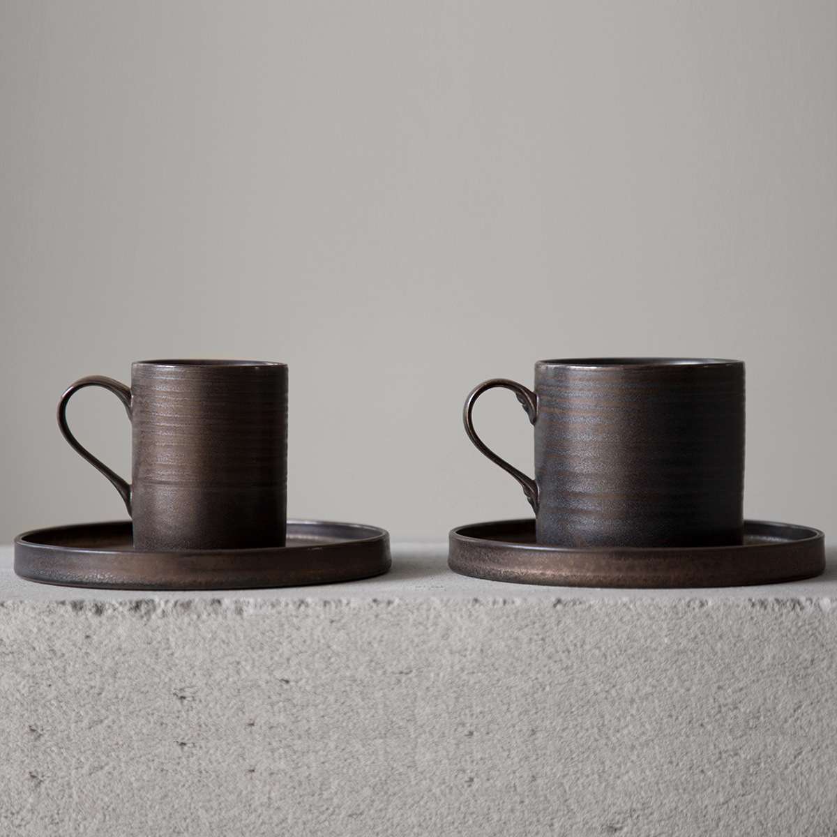 Estilo japonés simple esmalte metálico Renacimiento de alto valor de la oficina de cerámica taza de agua marca taza de café set plato