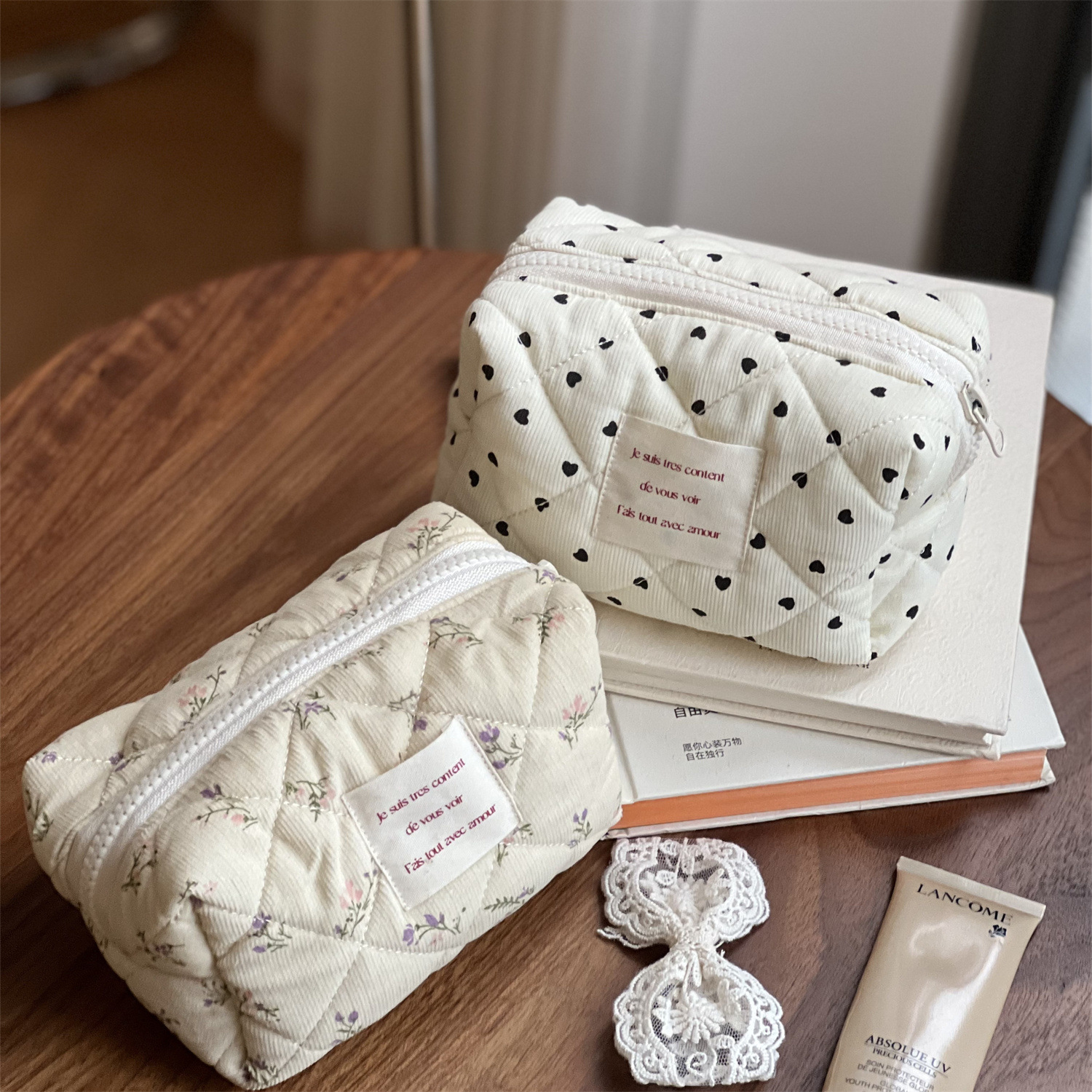 30g Weight Canvas Lining Material Zipper Closure Type / Strap Type Cosmetic Bag Bags Type Holiday, Daily Occasion Corduroy Material Heart Shape, Flower Pattern All Seasons Season Women's Gender Classic Style Style Square Shape Classic Style Heart Shape Flower Corduroy Square Makeup Bags 3