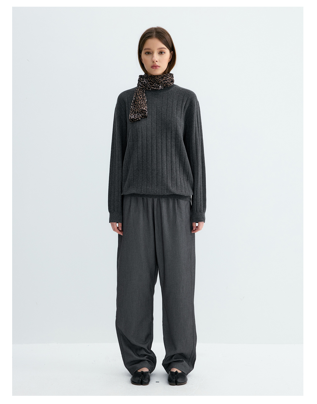 UNF 250g Loose Crew Neck Knit Sweater