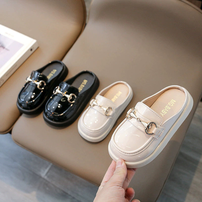 В студенческом стиле большие детские тапочки с металлической пряжкой с круглой головкой и мягкой подошвой на открытом воздухе сандалии принцессы для девочек оптом поколение