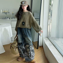 设计感迷彩拼接牛仔裤女童秋季2025新款超好看的毛衣显瘦韩版套装