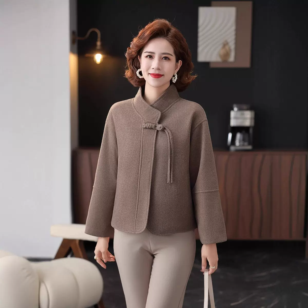 中老年女装春秋短款大衣气质高贵2025新款妈妈春装双面羊毛呢外套