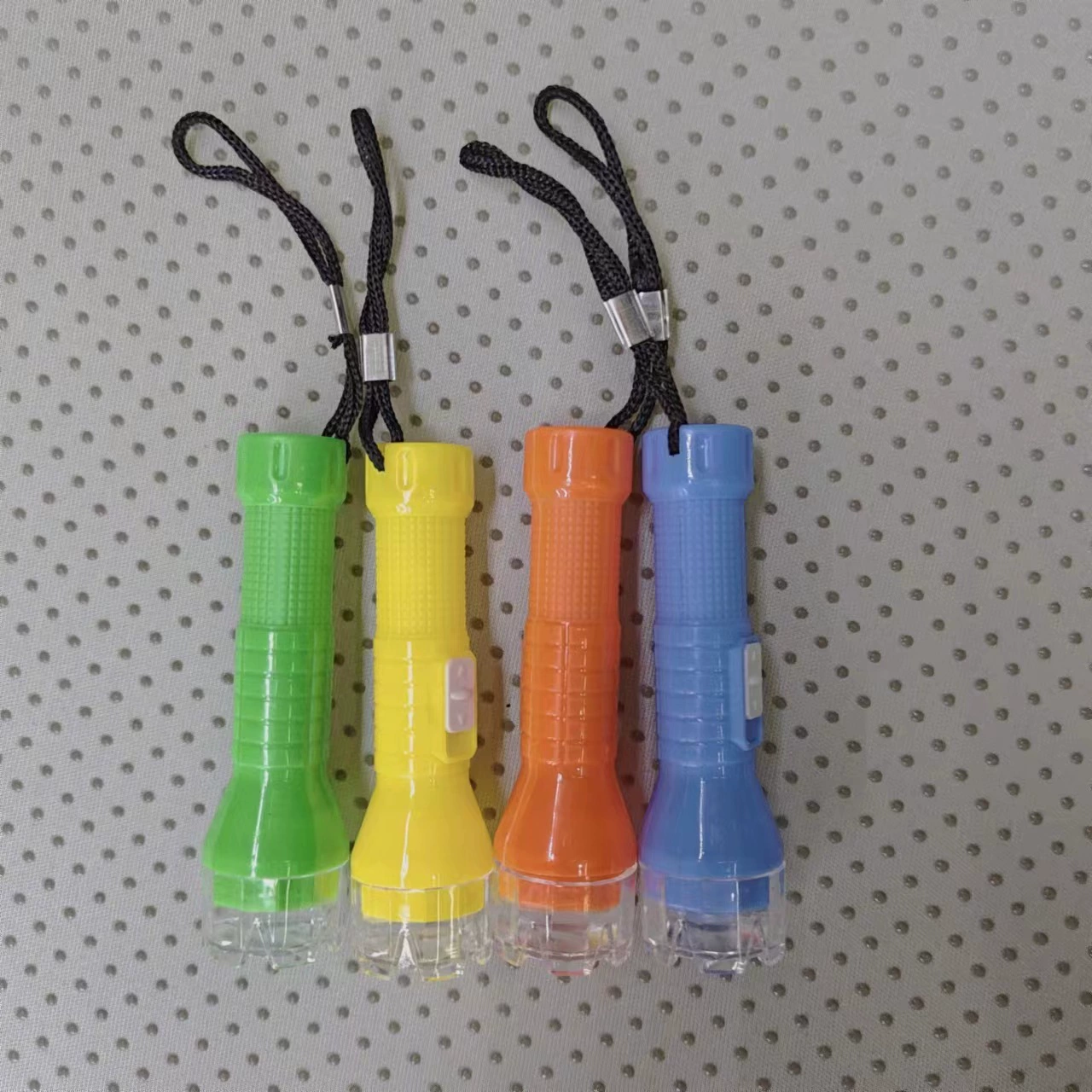 Маленькие фонарики удобно носить с собой электронные ремешки фонарики светодиодные оптовые практические подарки