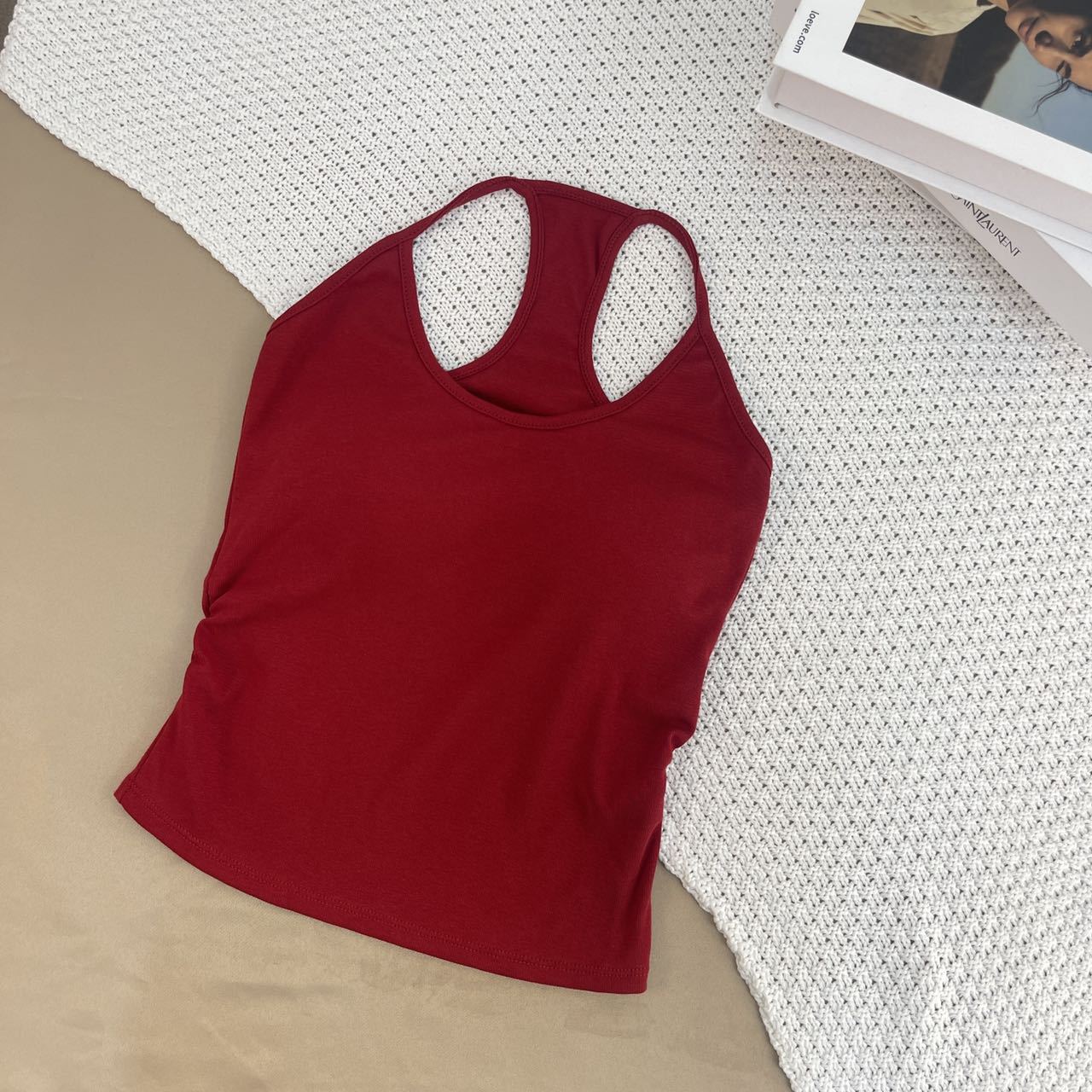 Nuevo estilo americano de espalda dulce y picante hermoso estilo de Hong Kong pequeño cinturón con cojín de pecho base dentro con chaleco de verano para colgar la chaqueta de cuello