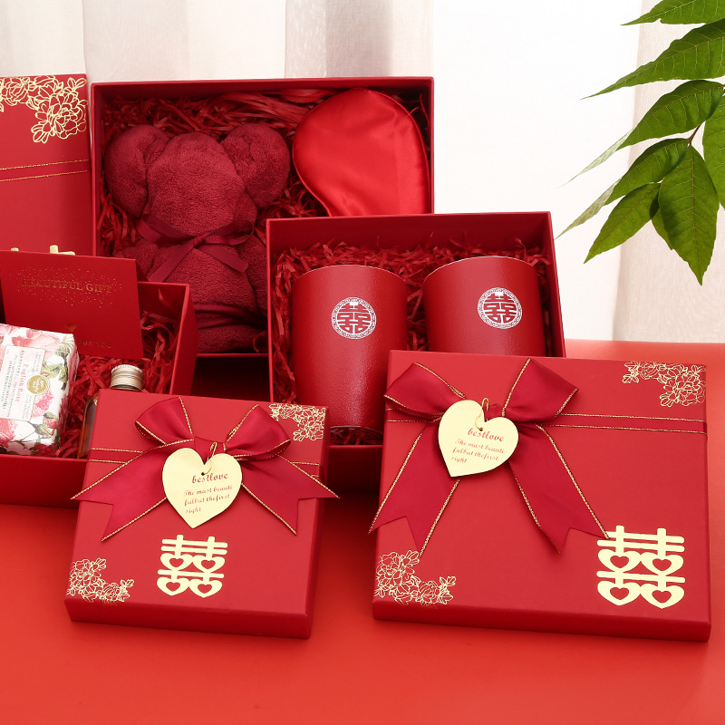 Spot rojo arco caja de dulces de boda compañero de boda caja de regalo de mano cubierta de cielo y tierra caja festiva caja de regalo exquisita al por mayor