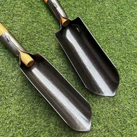 耙子;锄头;铲子