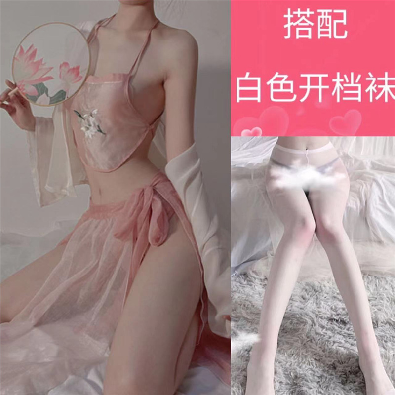 핑크색 정장 + 흰색 오픈 양말