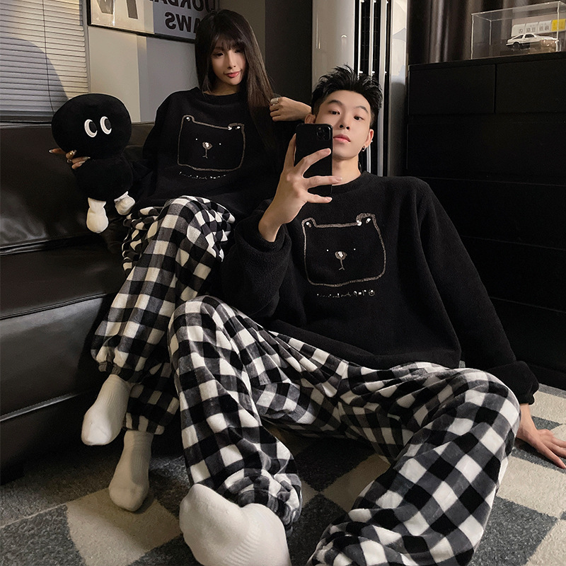 Pareja pijamas Otoño e Invierno arroz polar cuello redondo dulce de dibujos animados forrado de lana gruesa de coral cálido se puede usar fuera traje