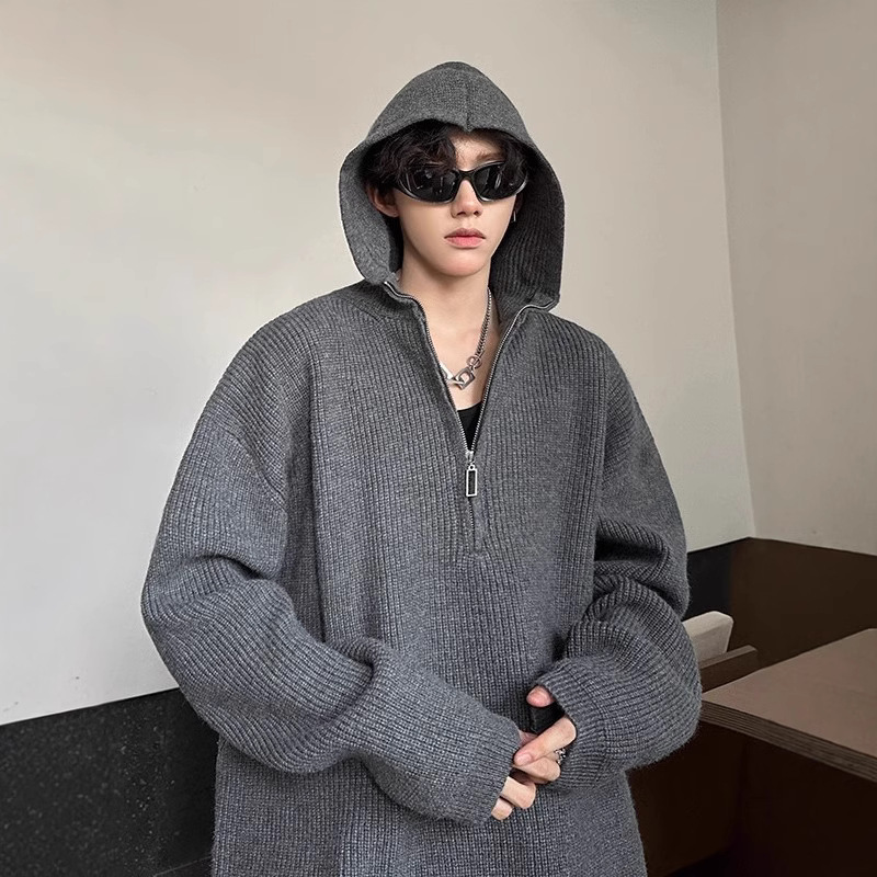 Colored winter sweater with zipper with hood