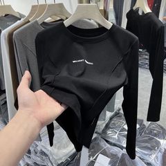 秋冬の新型の厚い両面の徳絨毛の長袖のtシャツの中で洋風の小さい大衆の底のシャツを掛けて暖かい白い上着の潮を温めます。
