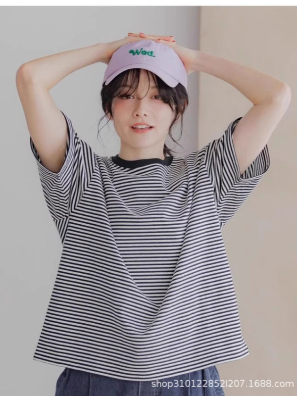 2025 新しい夏の日本のニコ半袖コントラストストライプカジュアルシンプルな年齢軽減ルーズラウンドネック Tシャツ女性用|undefined