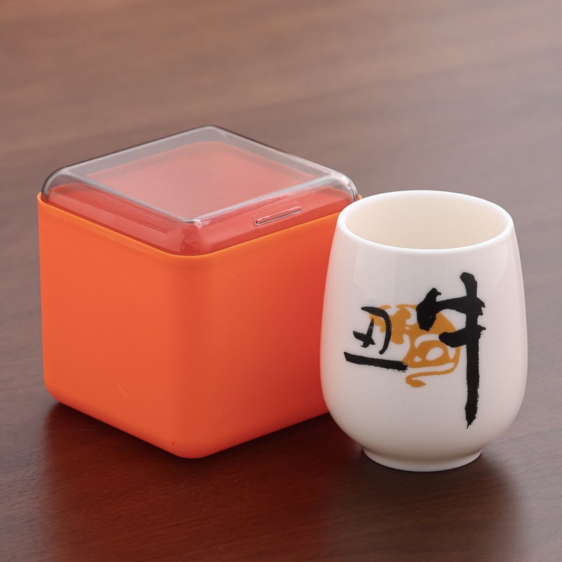 Taza de cerámica del zodiaco Taza de agua Taza mini una taza de regalo Taza de menú LOGO tallado Nombre