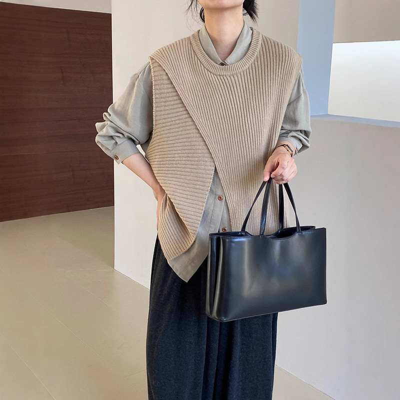 Autumn and Winter New Sweater Vest Knitted Vest Stacked with Split Design Fashionable Sleeveless Knitted Sweater with Horse Clip Autumn and Winter New Sweater Vest Knitted Vest Stacked with Split Design Fashionable Sleeveless Knitted Sweater with Horse Clip