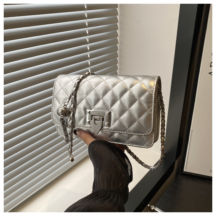 The diamond-patterned embroidered thread fashionable and elegant lock buckle elegant small bag for women's 2024 autumn new style versatile ins crossbody bag for women undefined