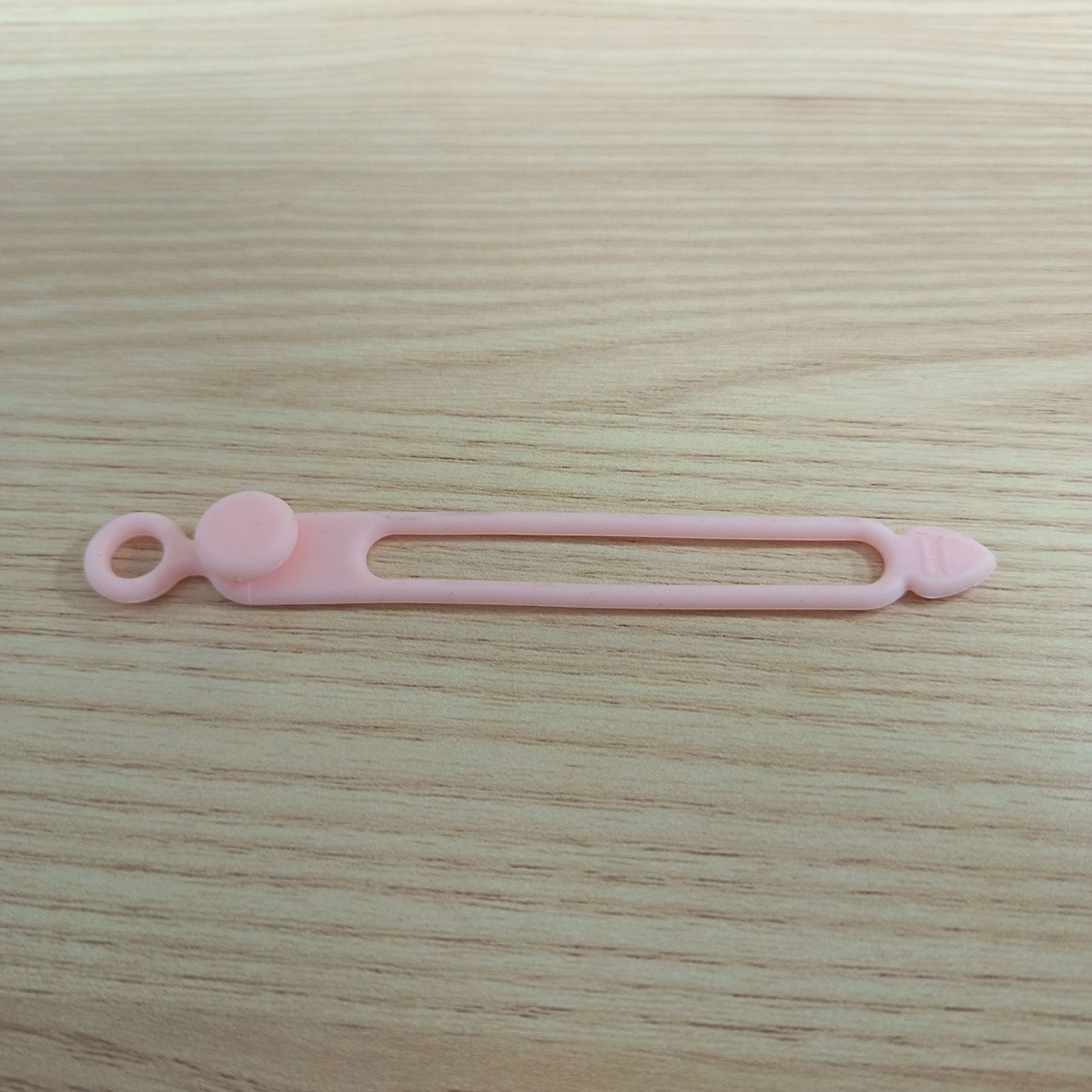 El cable de datos contiene la correa de silicona del gestor de la línea de carga del cable de auriculares del bobinador de la correa de silicona.