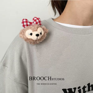 Cadena de dibujos animados broches de pelusa lindas muñecas pines creativos accesorios de pareja al por mayor joyas colgantes nicho