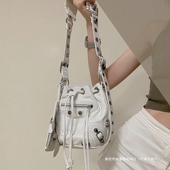 25秋に新型Le cagoleリベットバッグパンク風三合一ロープバケツバッグ女性本革ショルダーバッグ
