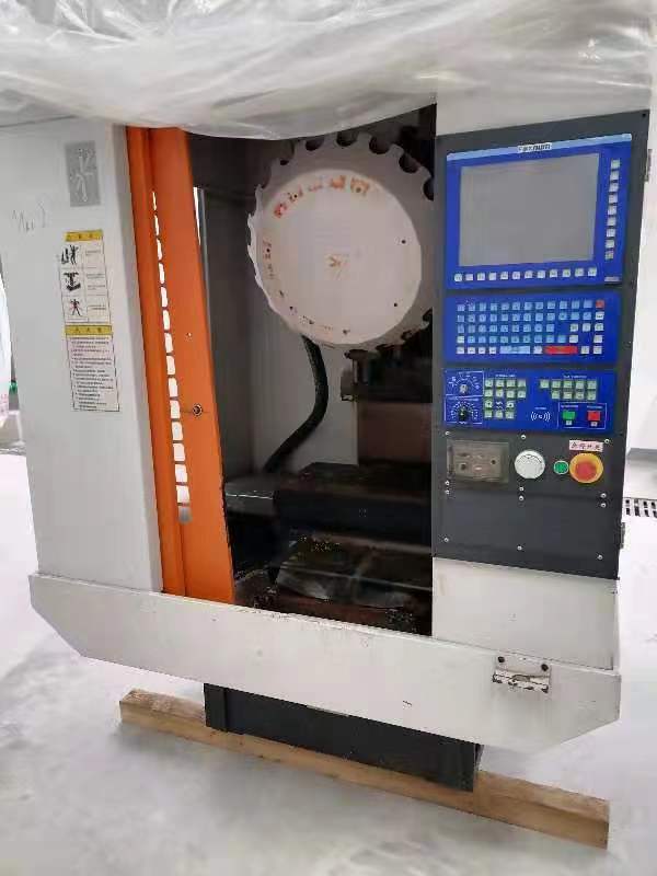 二手台湾准力龙八鸿超准CNC钻铣中心机，台湾赐福FOXNUM系统