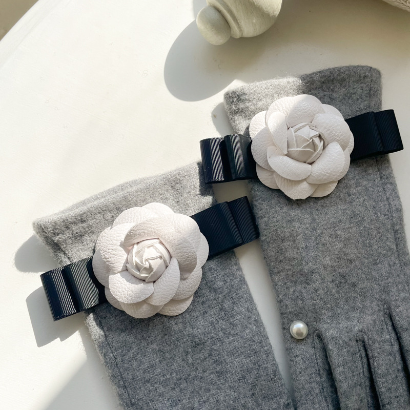 2021 Herfst/Winter Designer's Kleine Geurige Windlint Camellia Wol Kasjmier Handschoenen Met Gesplitste Vingers_voghion.com